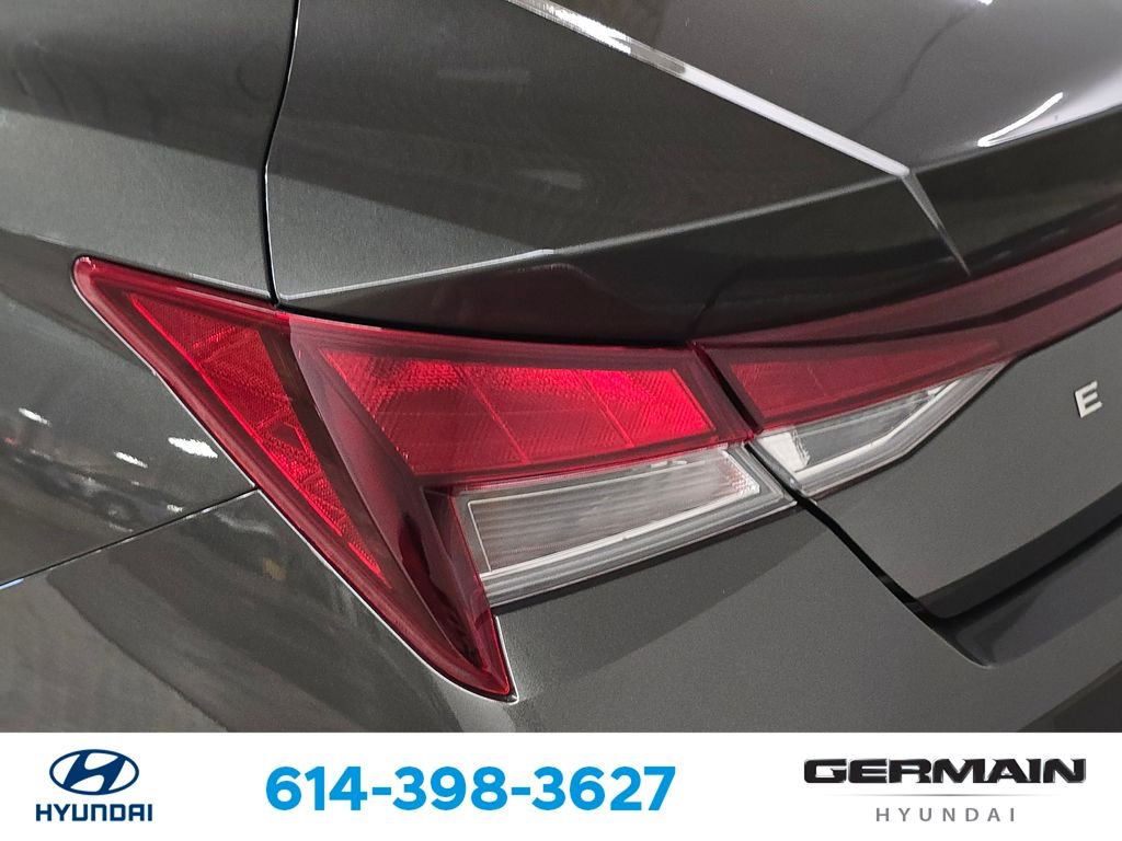 2025 Hyundai Elantra SE - Photo 16
