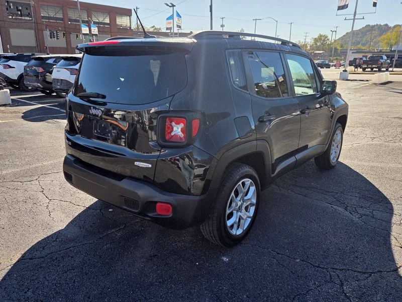 Used 2017 Black Jeep Latitude image 7