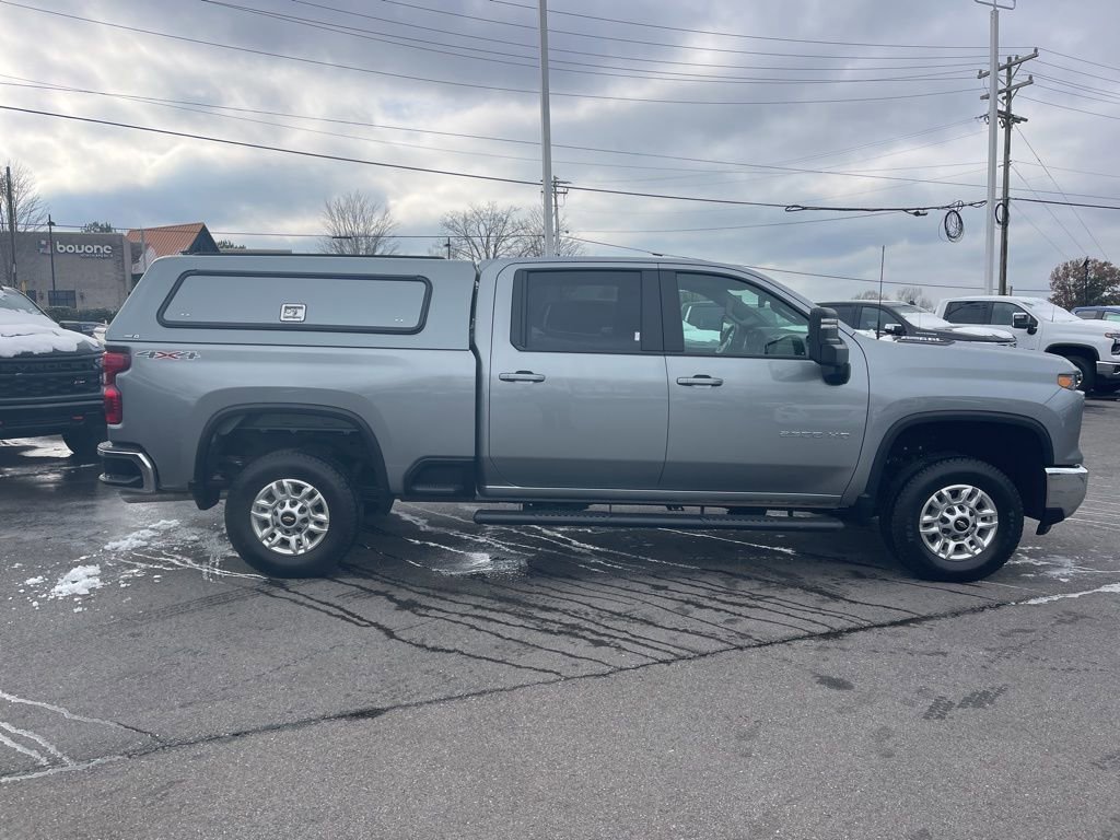 View vehicle photo 6