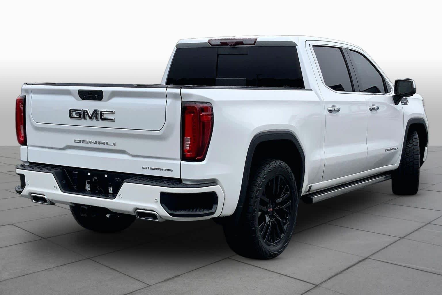 Used 2020 White Frost Tricoat GMC Denali image 13