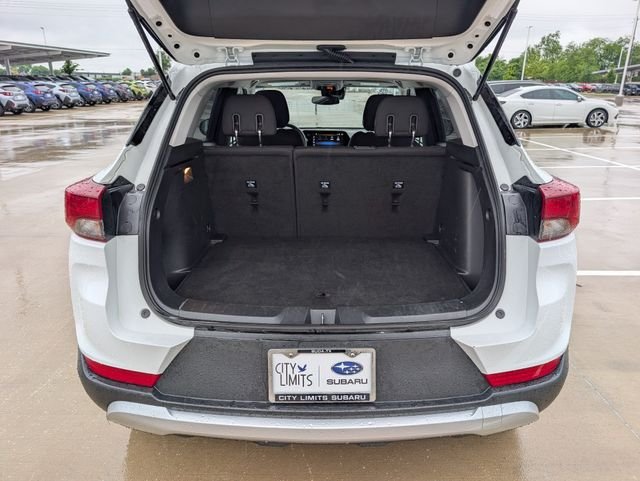 Used 2025 White Chevrolet LT image 28
