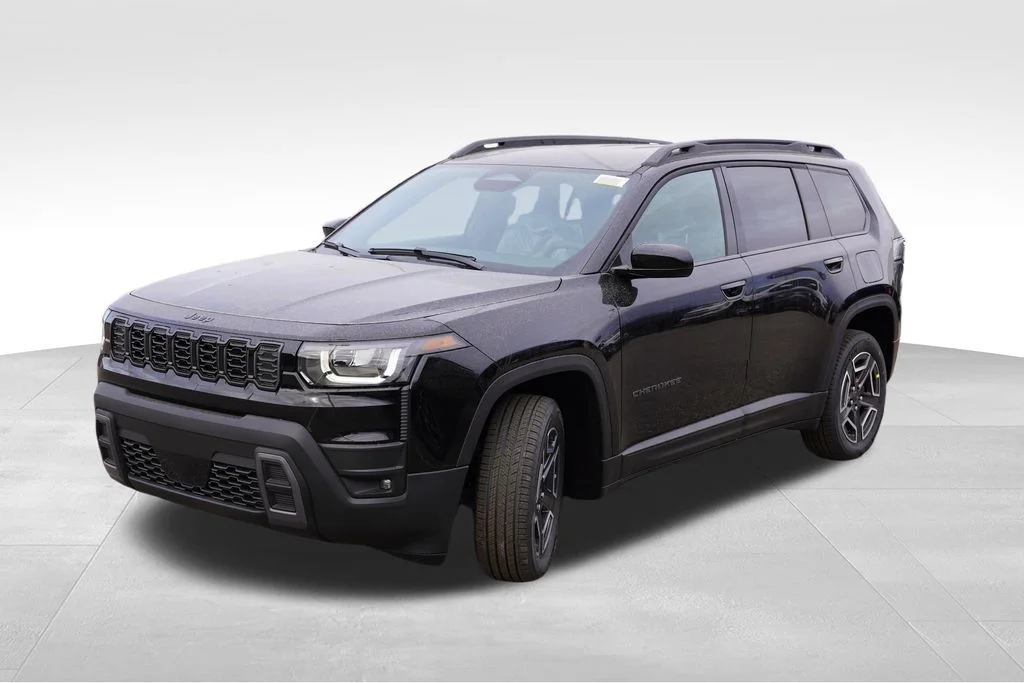 New 2026 Diamond Black Crystal Pearlcoat Jeep Laredo image 7