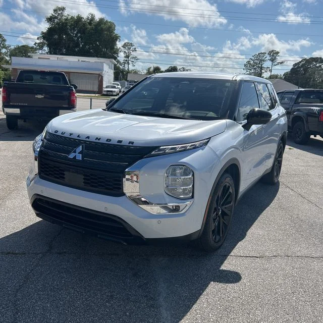 2024 Mitsubishi Outlander SE Black Edition 2WD's photo