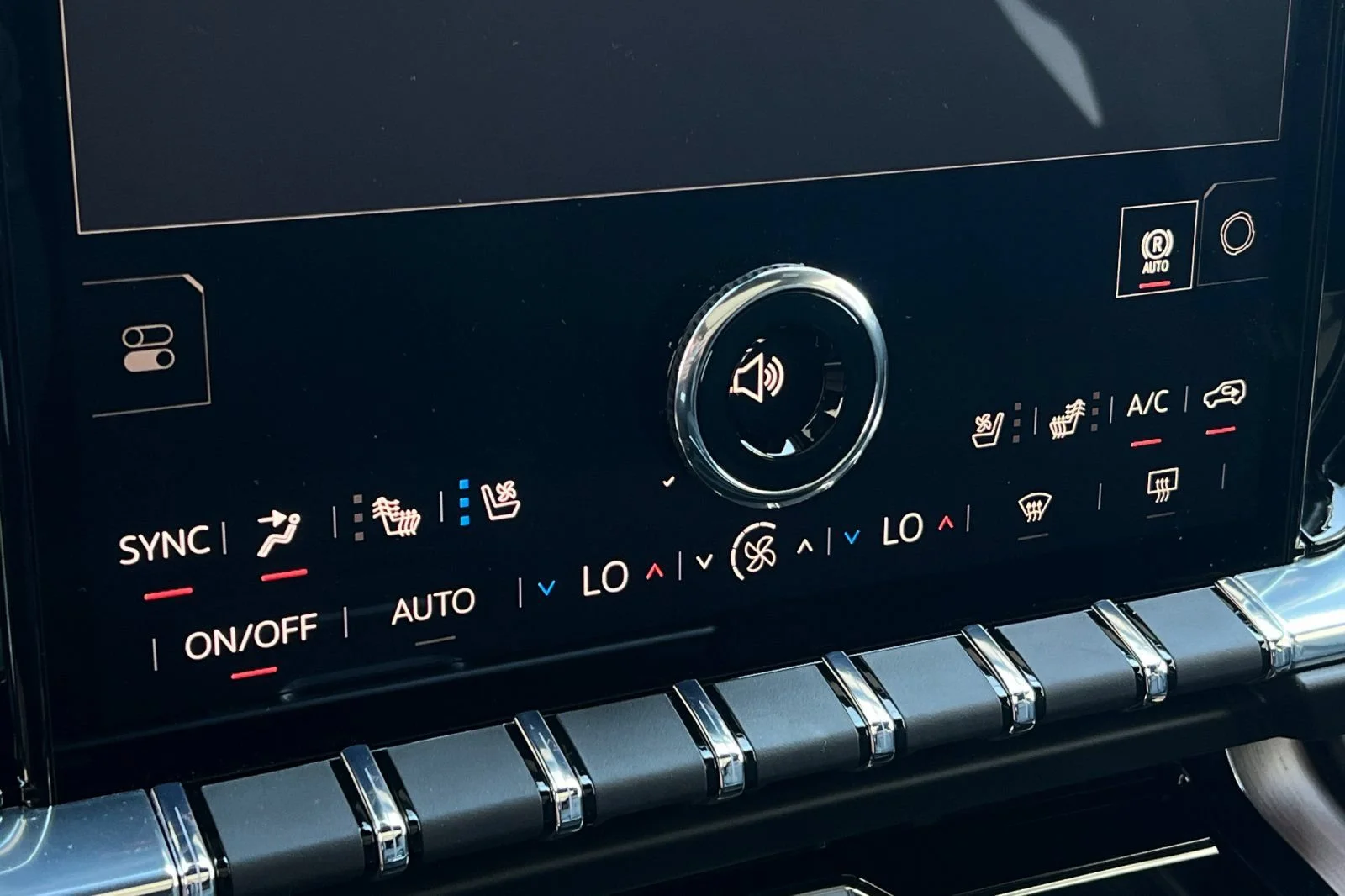 2026 GMC Yukon XL Denali - Photo 20