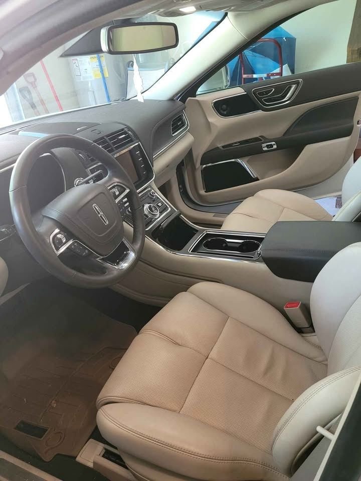 Used 2020 White Lincoln Standard image 4