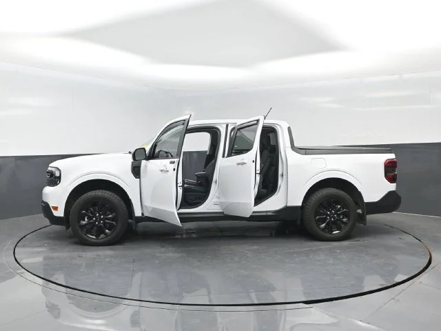 Certified Used 2024 Oxford White Ford Lariat image 32