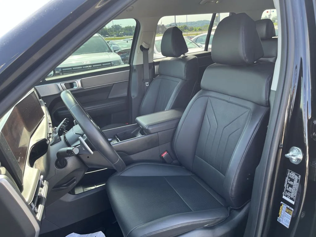 Used 2024 Black Hyundai SEL image 17