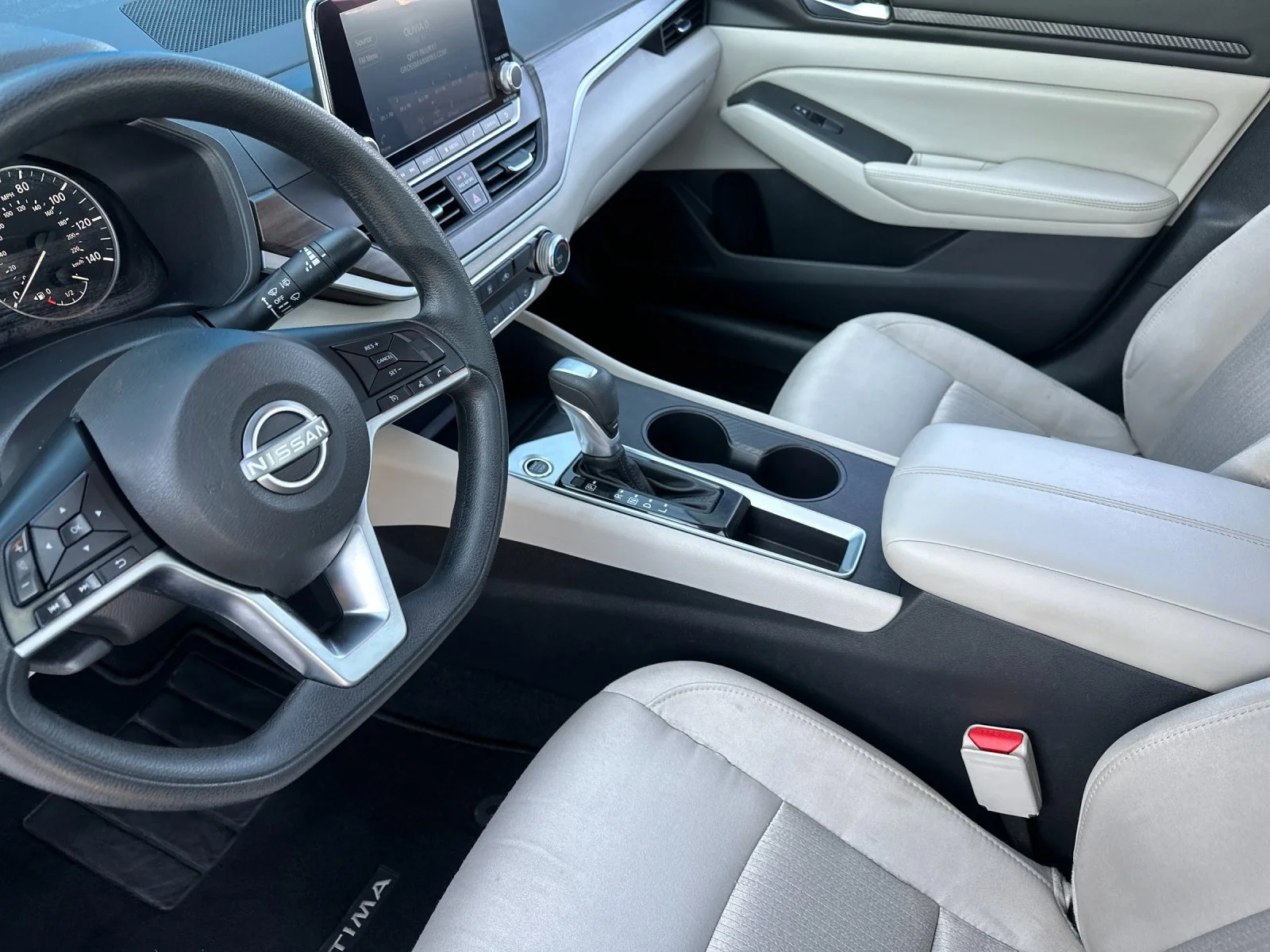 Used 2025  Nissan 2.5 SV image 9