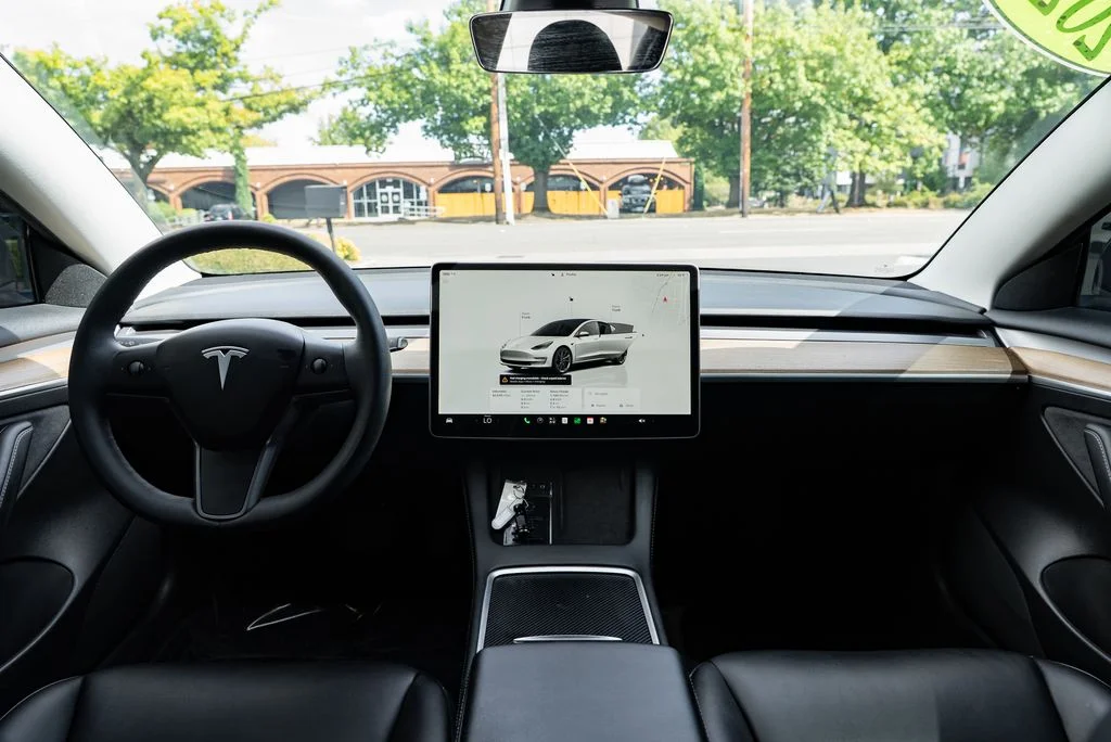 Used 2022 White Tesla Long Range image 9