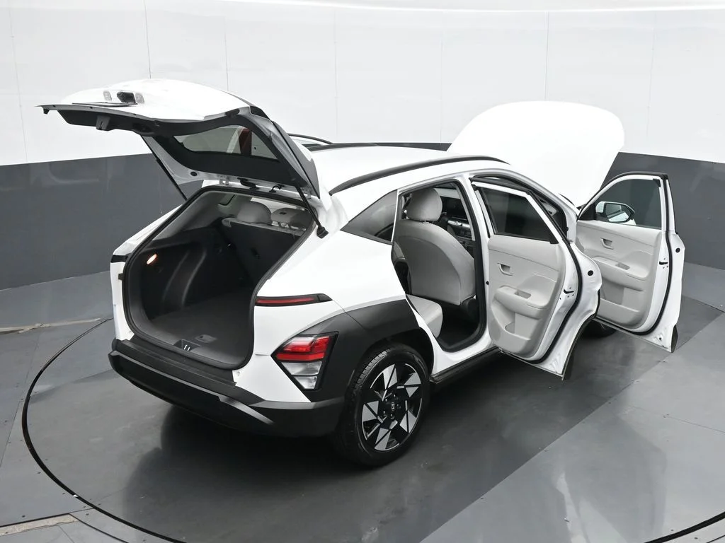 Used 2025 White Hyundai SEL image 40