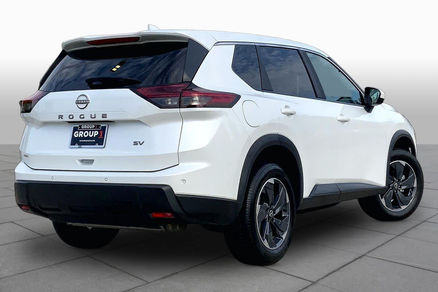 Used 2024 Everest White Pearl Nissan SV image 13