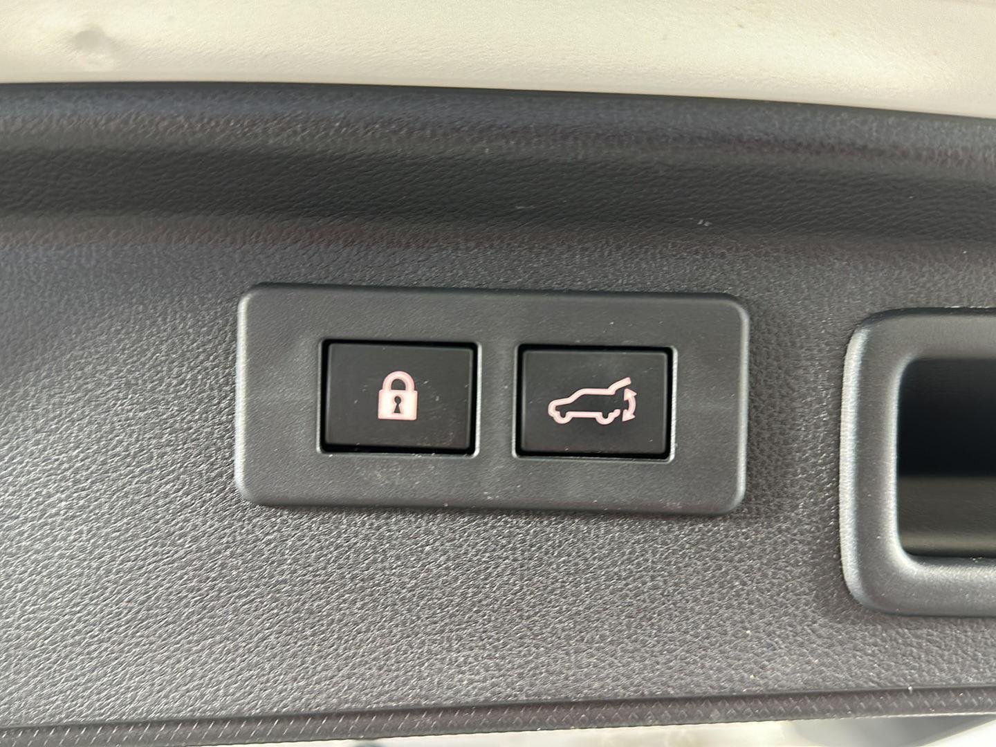 Used 2023 Crystal White Pearl Subaru Touring image 32