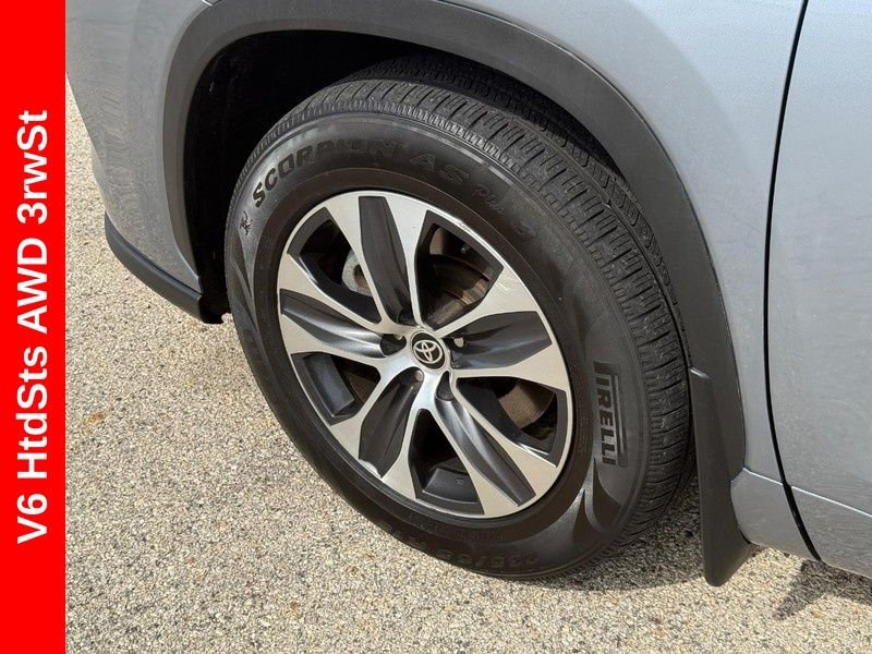 Used 2020 Moon Dust Toyota XLE image 10