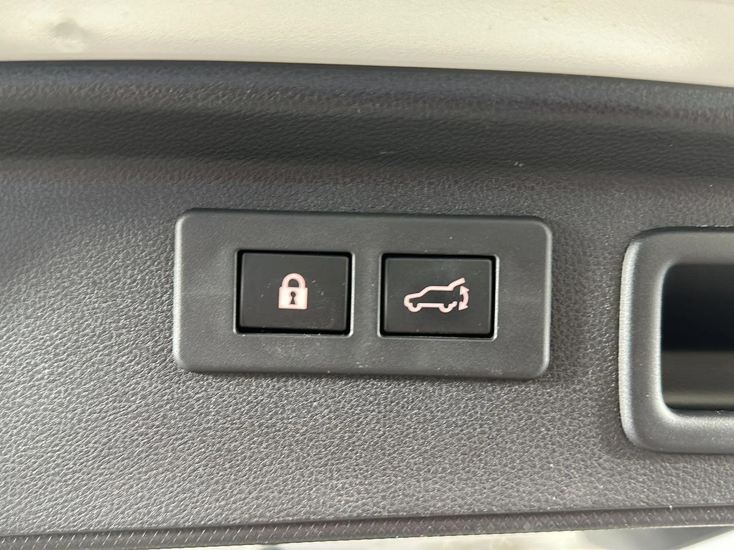 Used 2023 Crystal White Pearl Subaru Touring image 32