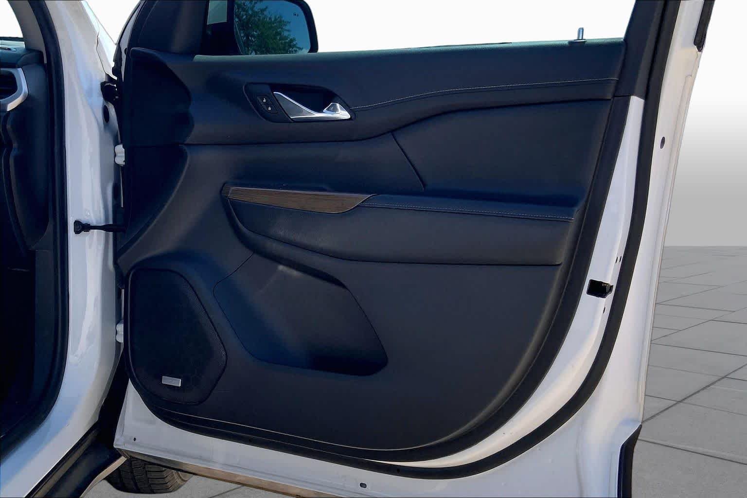 Used 2019 Summit White GMC SLE image 23