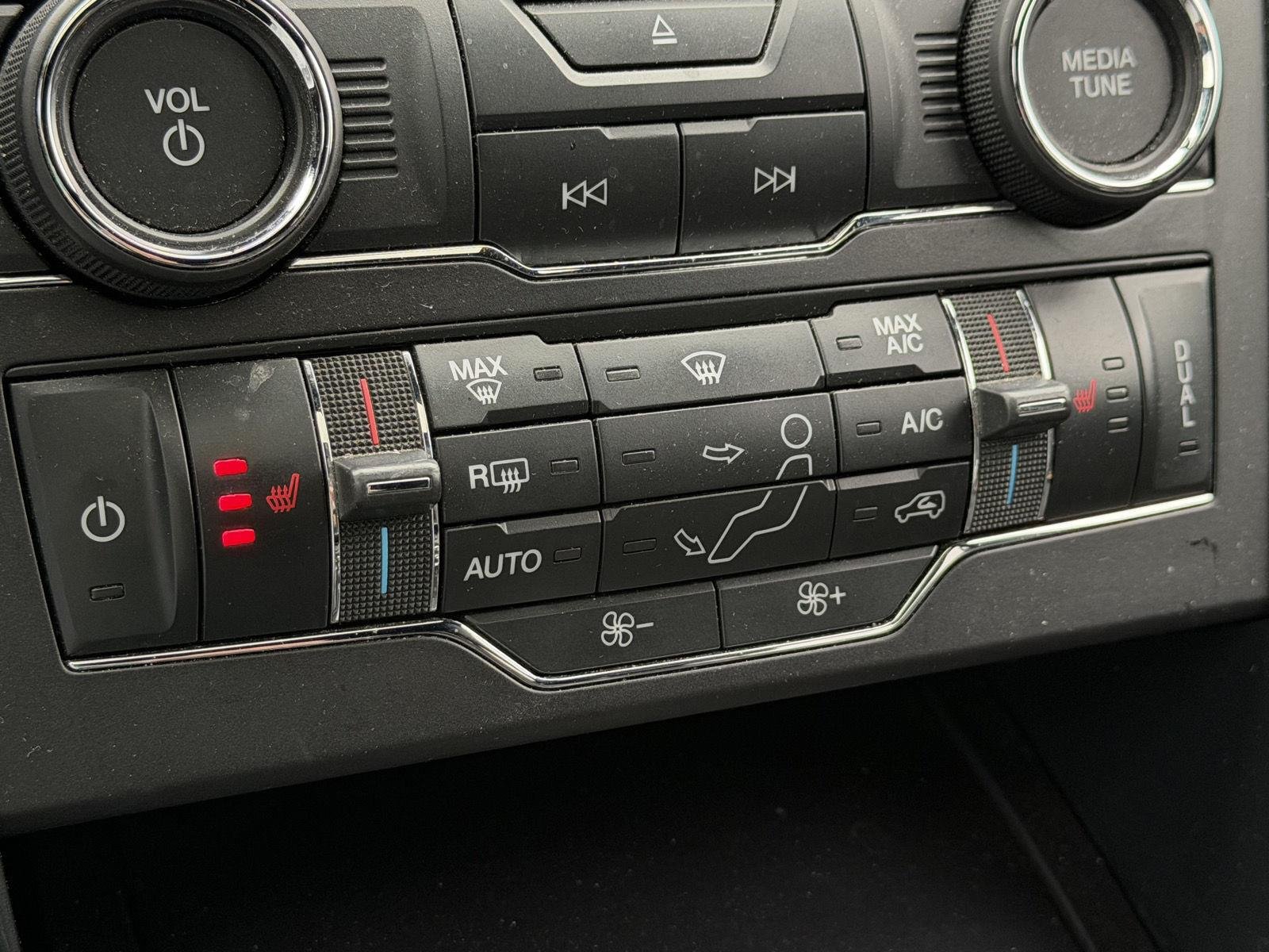 Used 2018 Shadow Black Ford XLT image 9