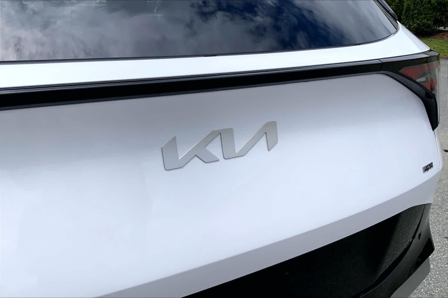 Used 2026 Glacial White Pearl Kia SX-Prestige image 33