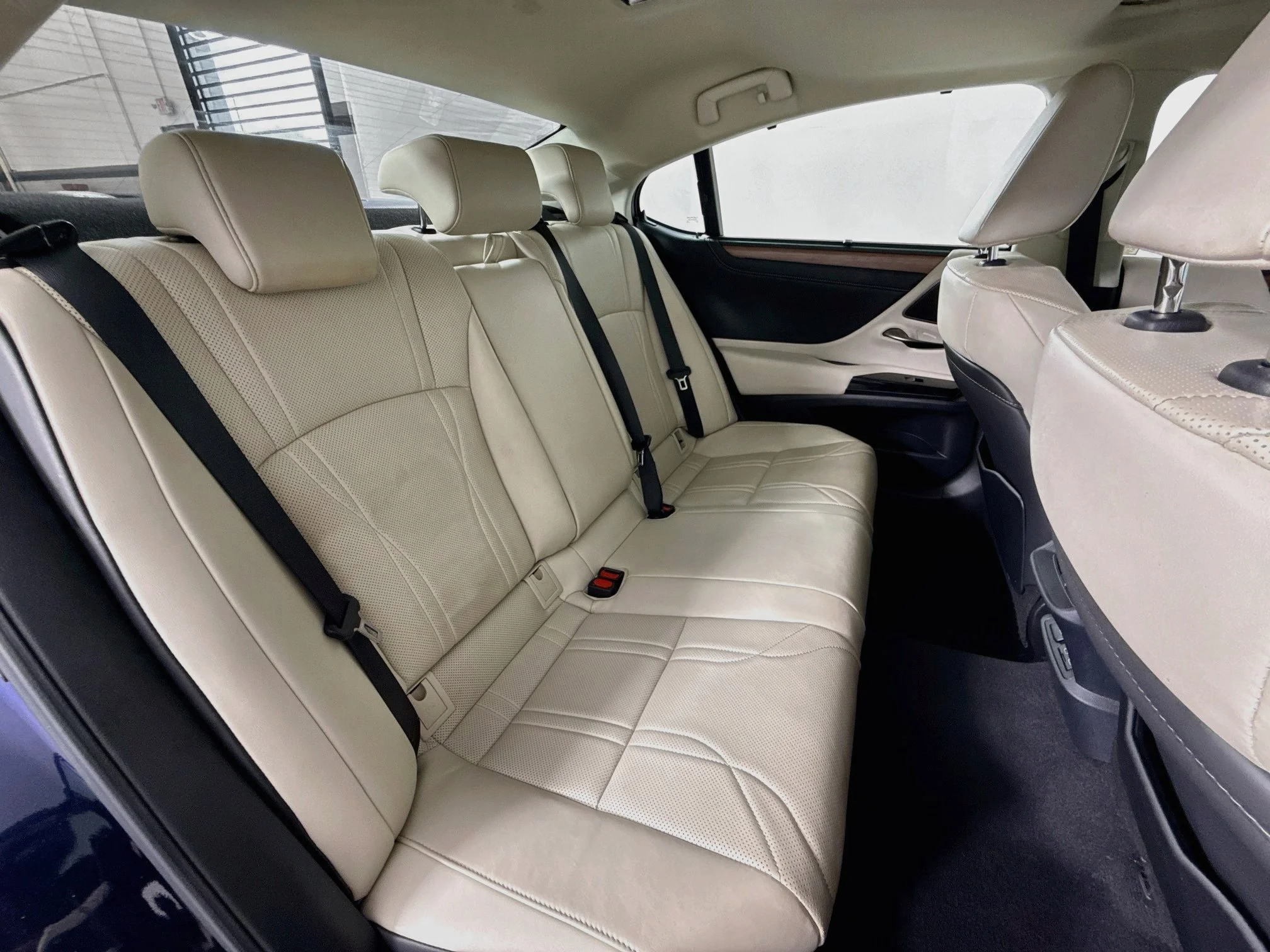 Certified Used 2025 Mica Lexus 300h Ultra Luxury image 26