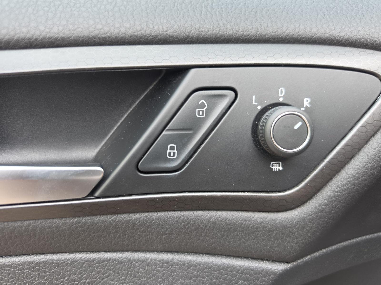 Used 2018 Night Blue Metallic Volkswagen S image 7