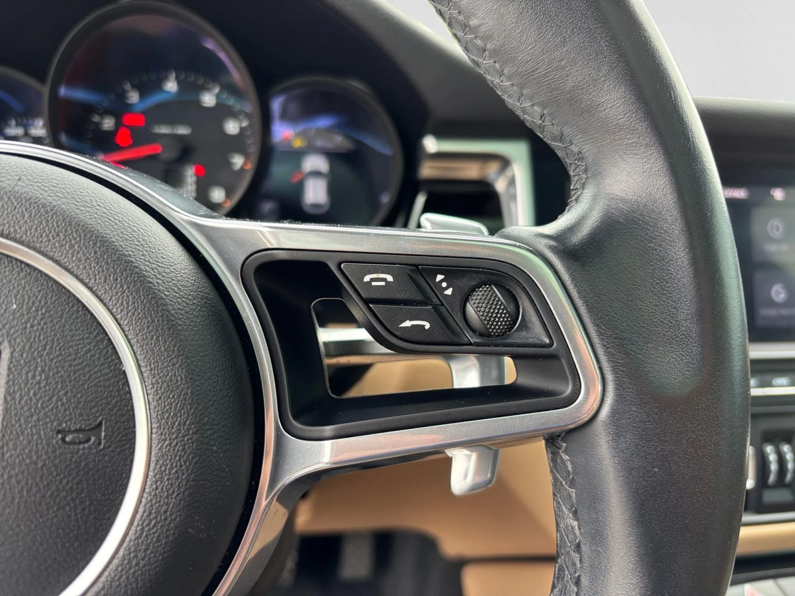Used 2020 White Porsche Base image 27