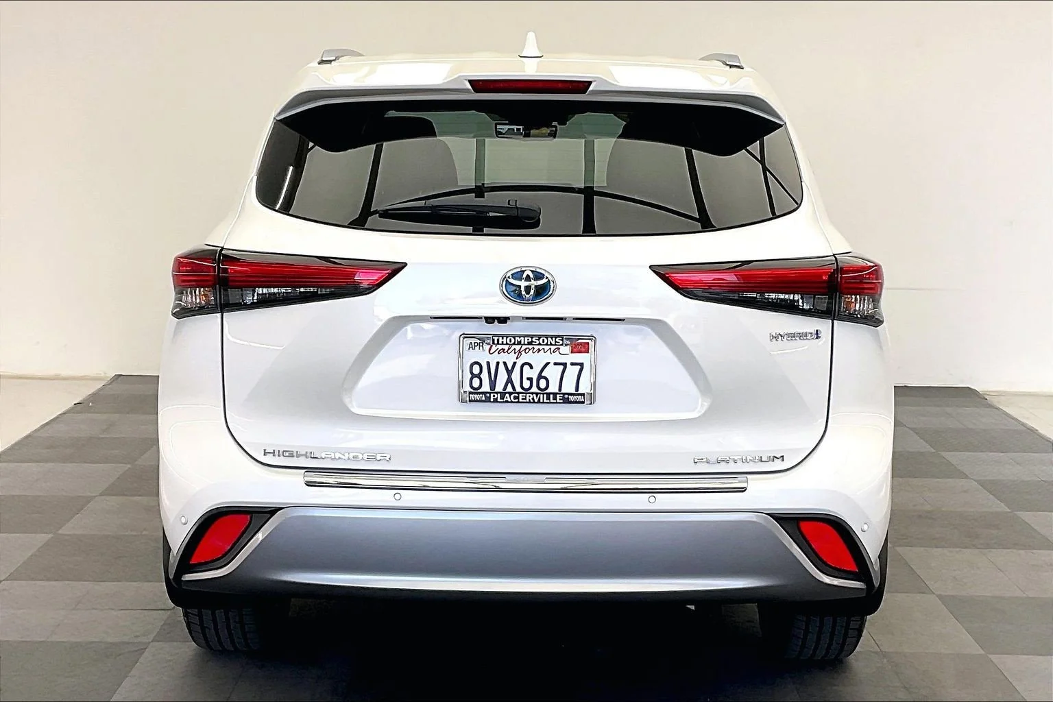 Used 2021 Blizzard Pearl Toyota Platinum image 3