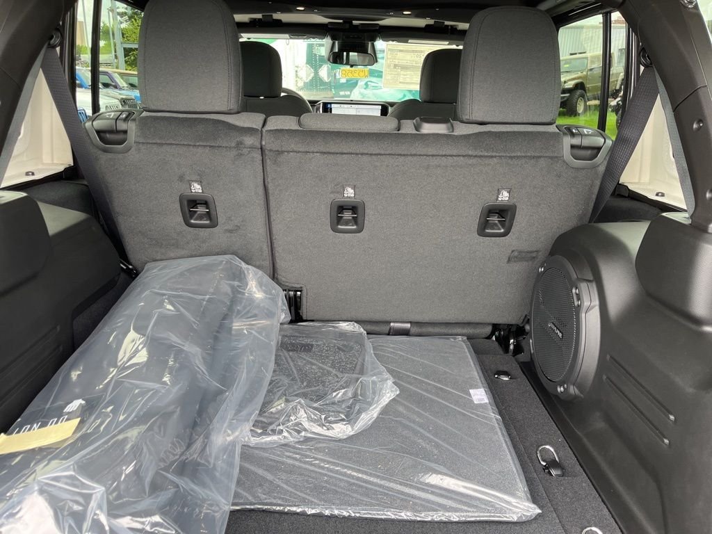 New 2026 Granite Crystal Metallic Clearcoat Jeep 85th Anniversary Edition image 41