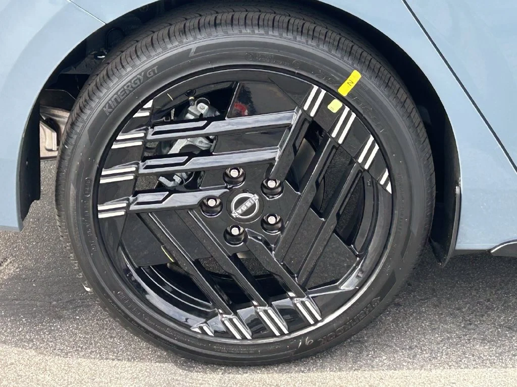 New 2027 Atlantic Gray Metallic / Super Black Two-tone Nissan SR image 7