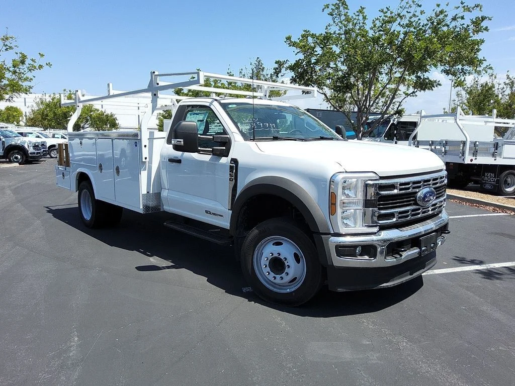 New 2025 Oxford White Ford XL image 4
