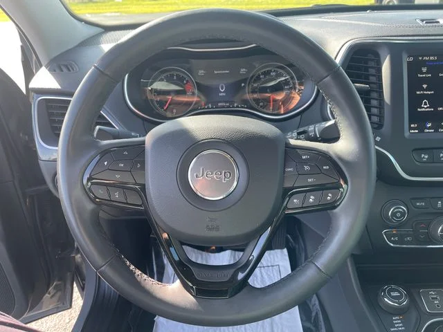 Used 2023 Gray Jeep Altitude image 17