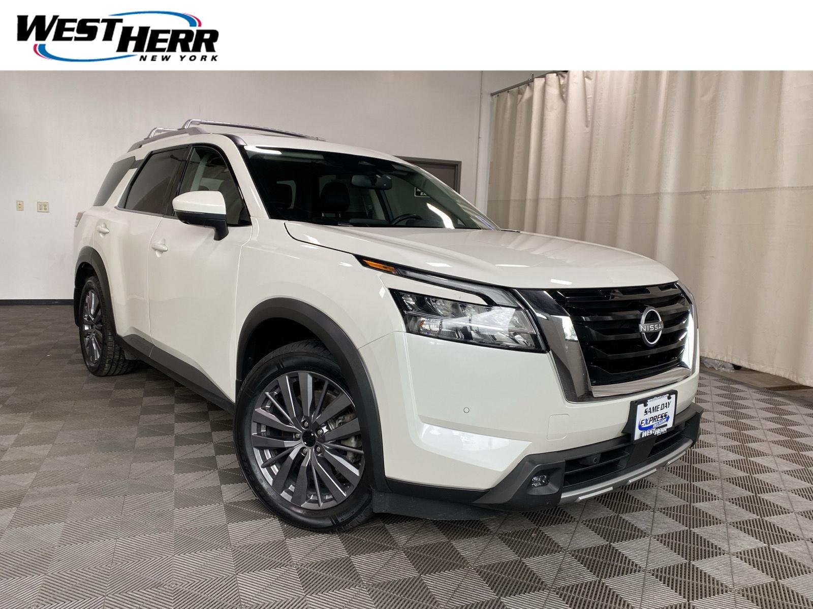 Used 2022 Pearl White Tricoat Nissan SL image 1
