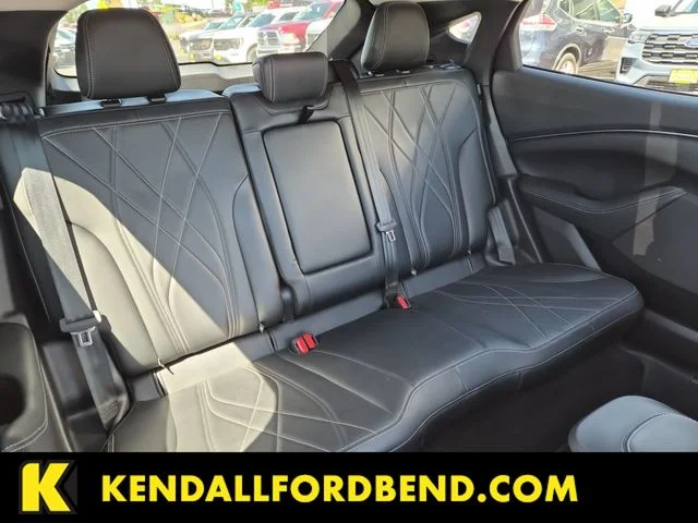 Used 2023 White Ford Select image 22