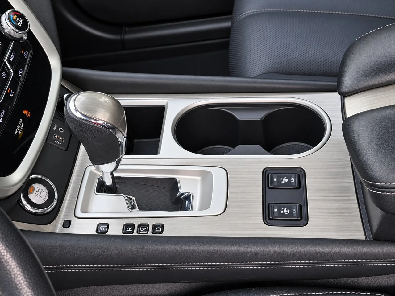 Used 2018 Pearl White Nissan SL image 15