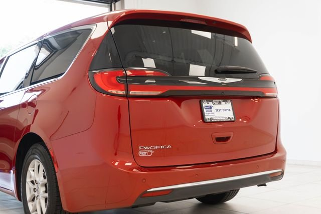 Used 2024 Red Chrysler Touring L image 28