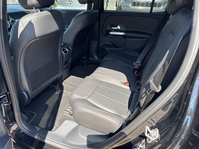 Used 2025  Mercedes-Benz GLB 250 image 20