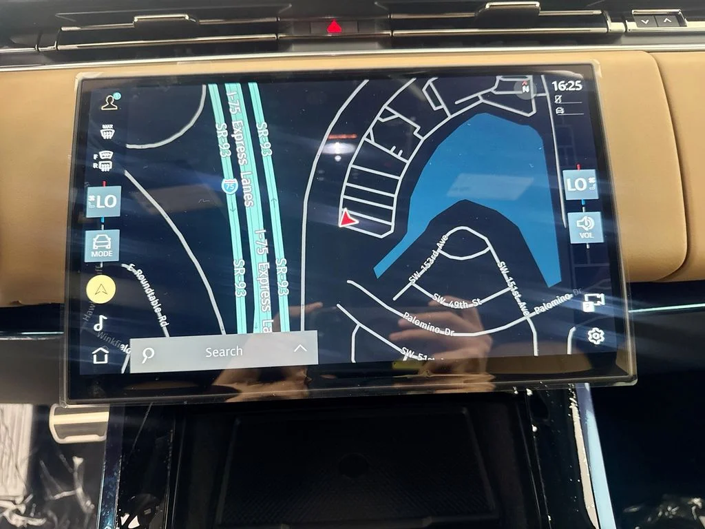 New 2026 Varesine Blue Land Rover Dynamic SE image 13