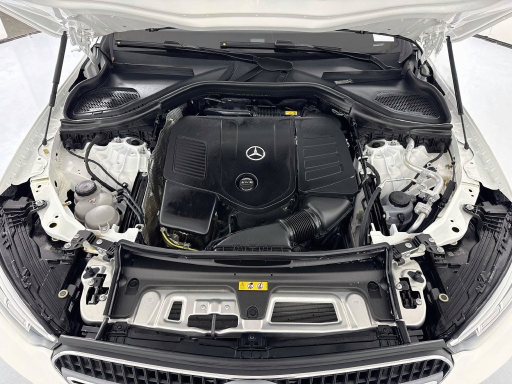 Certified Used 2026 Polar White Mercedes-Benz GLC 300 image 29