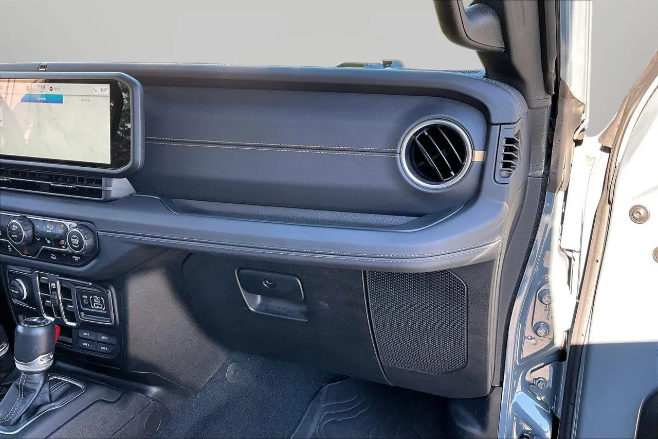 Used 2024 Gray Jeep Sport S image 19