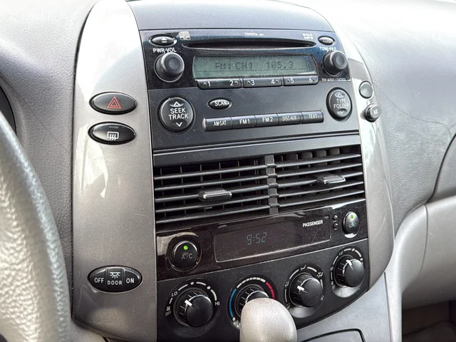 Used 2010 Silver Toyota LE image 15