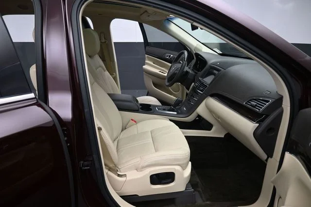 Used 2019 Burgundy Velvet Metallic Tinted Clearcoat Lincoln Reserve image 31