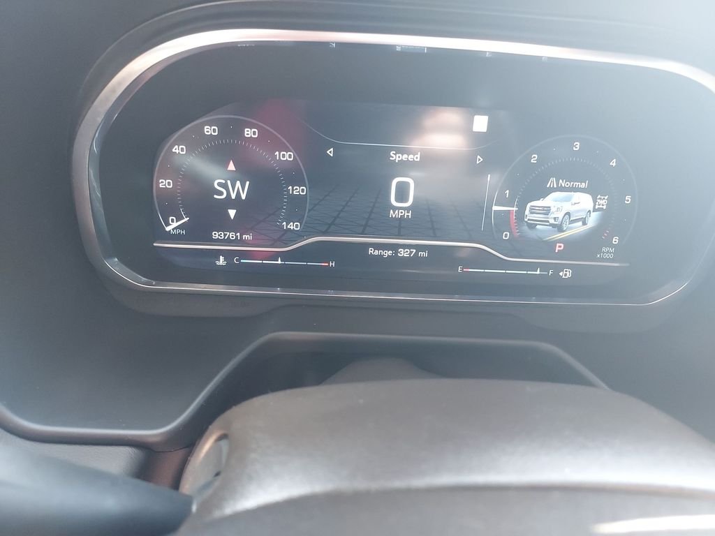 Used 2023 White GMC SLT image 21