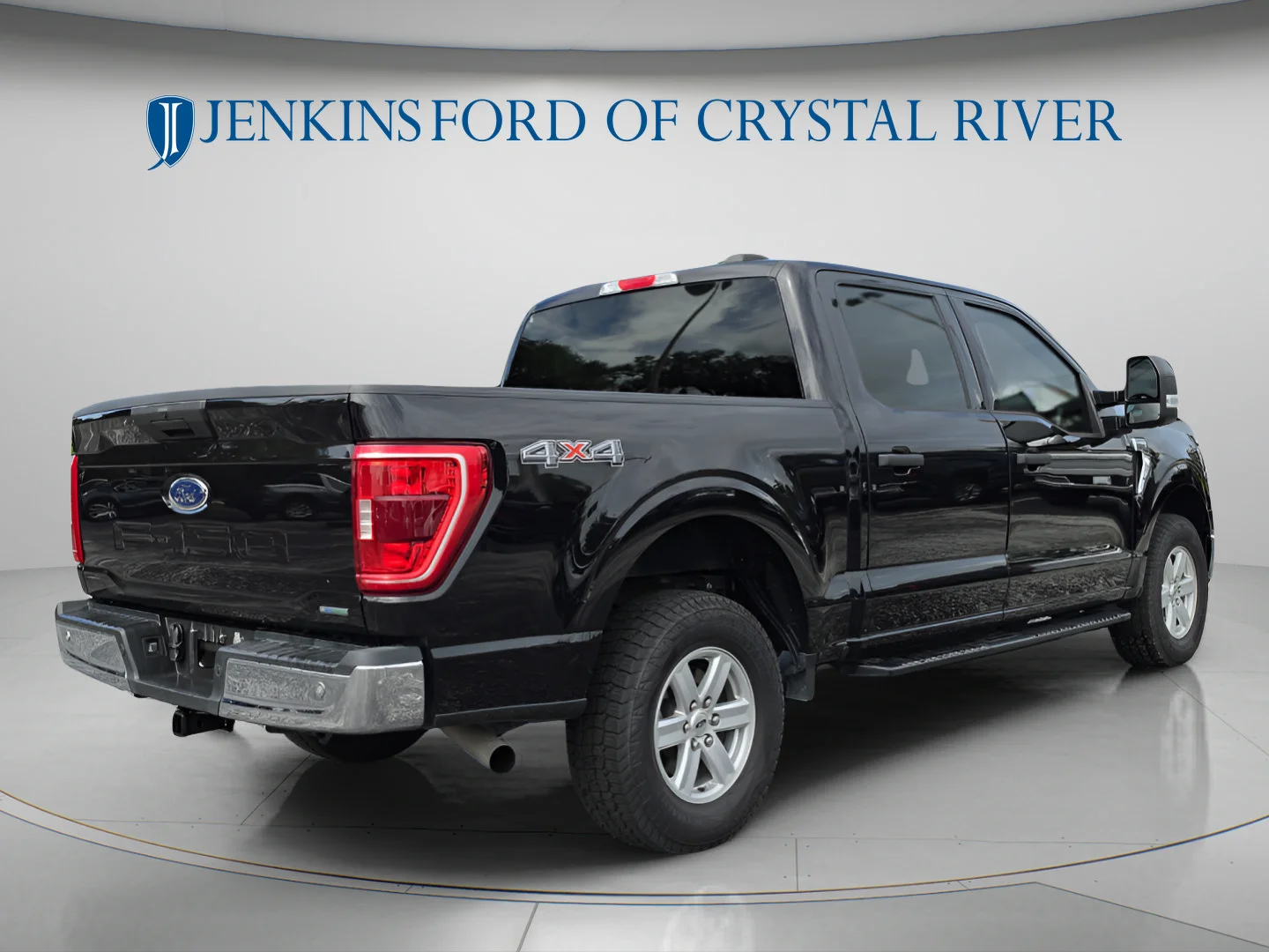 Used 2023 Agate Black Metallic Ford XLT image 3