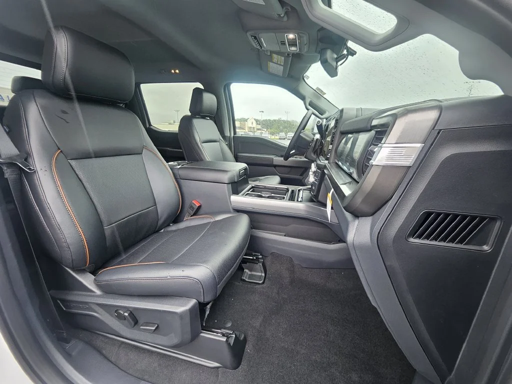 New 2027 Oxford White Ford F-250® Lariat® image 27