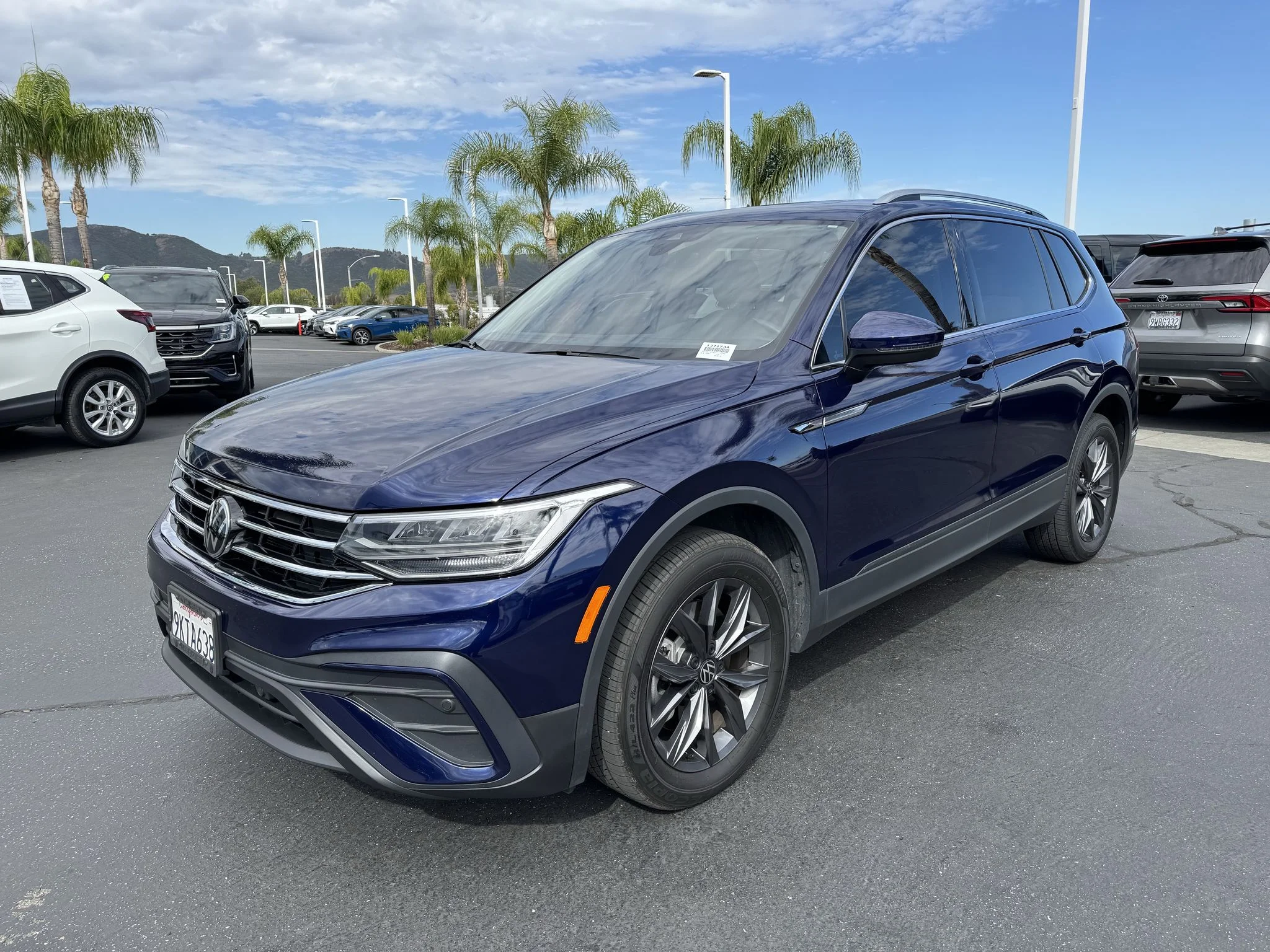 Used 2023 Atlantic Blue Metallic Volkswagen SE image 6