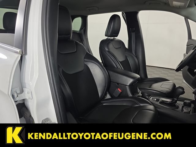 Used 2019 White Jeep Latitude Plus image 30