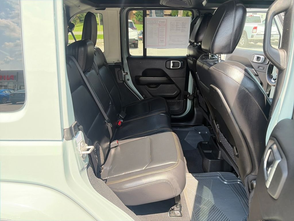 Used 2024 Earl Clearcoat Jeep Sahara image 45