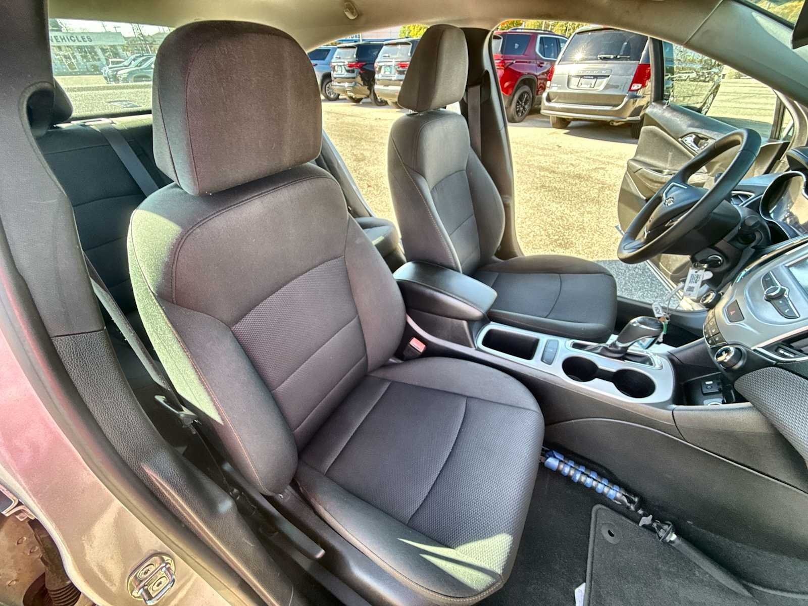 2017 Chevrolet Cruze LS - Photo 24