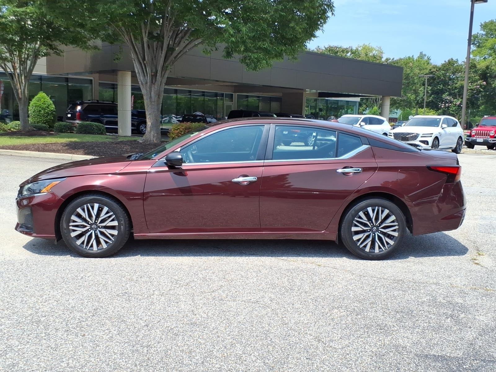 Used 2024 Garnet Pearl Metallic Nissan 2.5 SV image 3