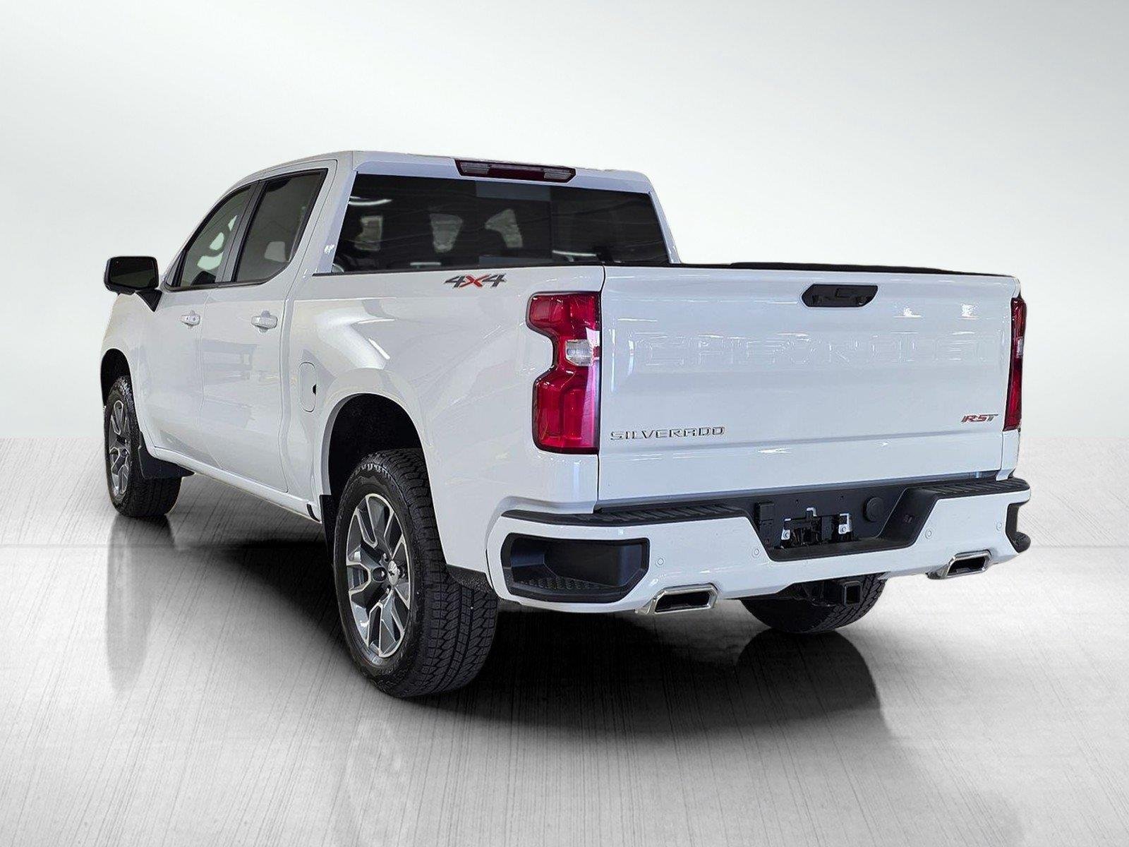 New 2026 Summit White Chevrolet RST image 5