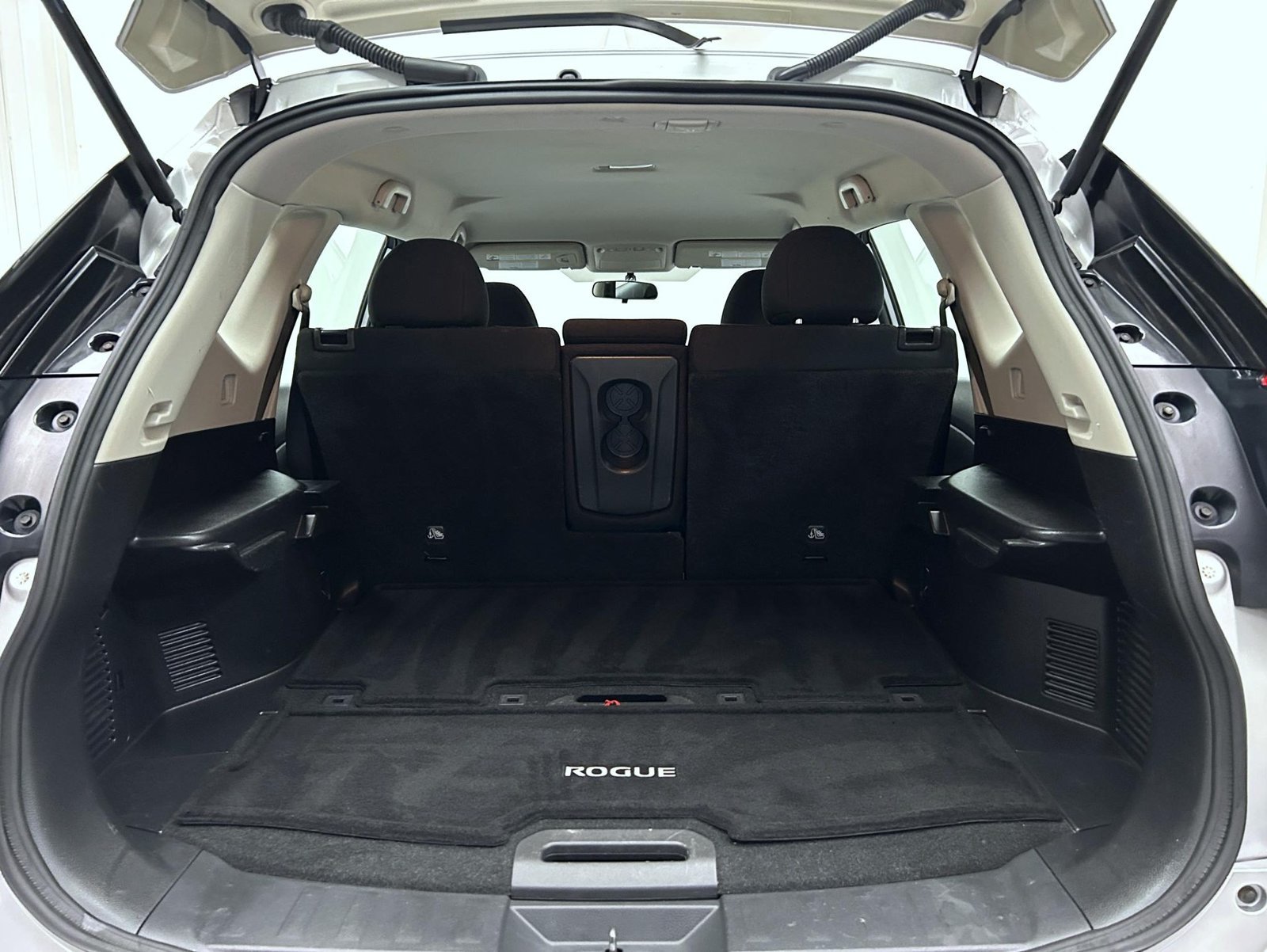 Used 2017 Silver Nissan S image 21