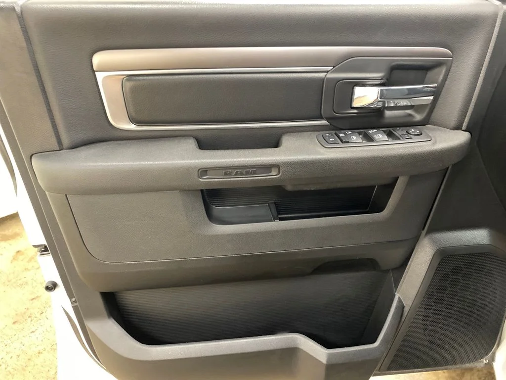 Used 2022 White Ram Warlock image 9